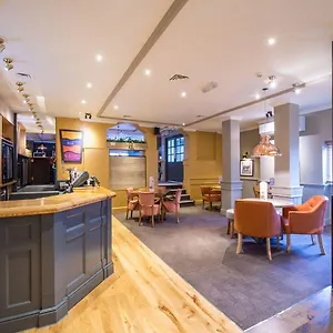 Premier West Кардифф