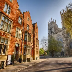 The Dean Court 4*, York Regno Unito
